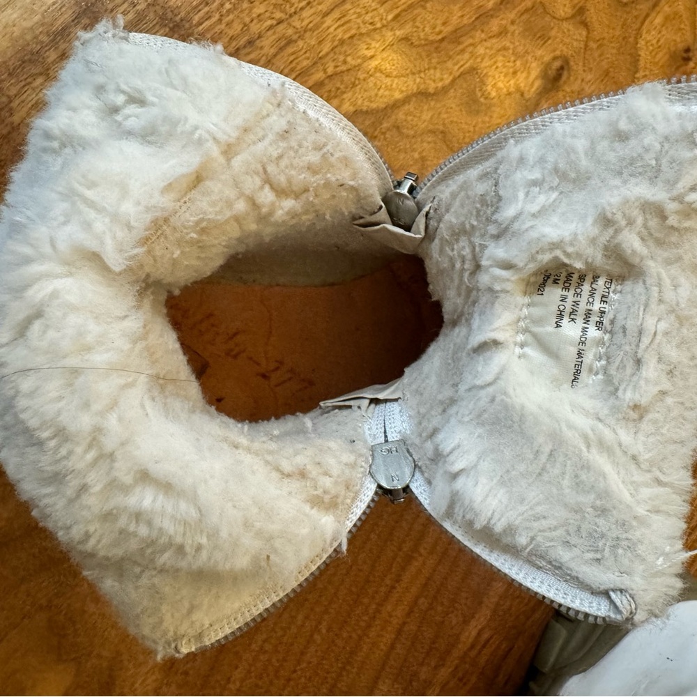 SPROX Space Walk Faux Fur Lined Boot In White Iridescent. Size Toddler 1… - Picture 8 of 16